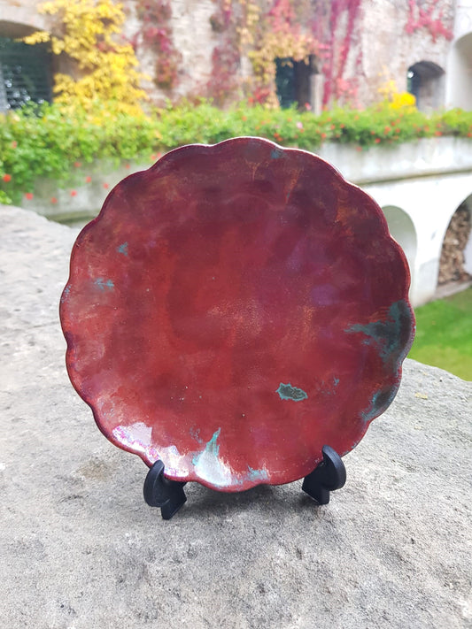 Delft Red glazed decorative plate, De Porcelayne Fles, Holland 1900s