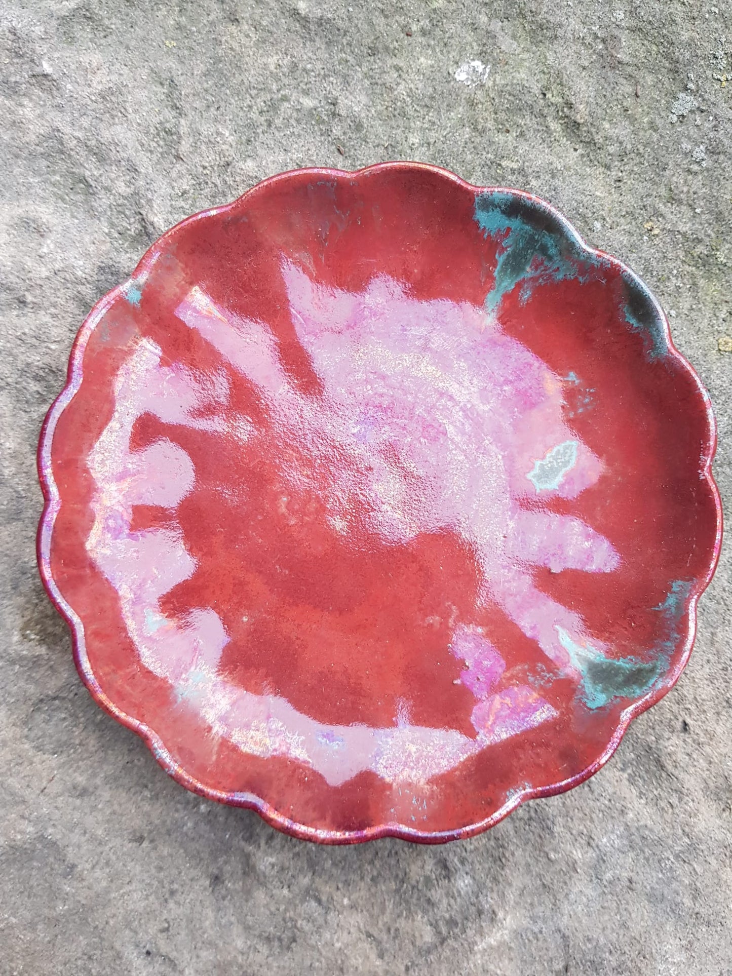 Delft Red glazed decorative plate, De Porcelayne Fles, Holland 1900s