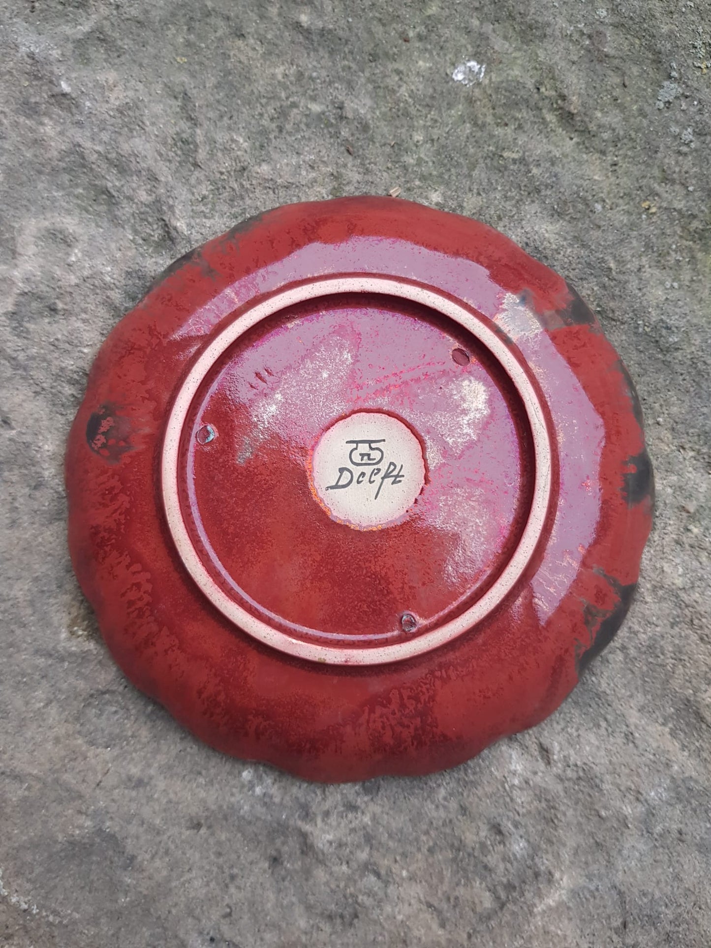 Delft Red glazed decorative plate, De Porcelayne Fles, Holland 1900s