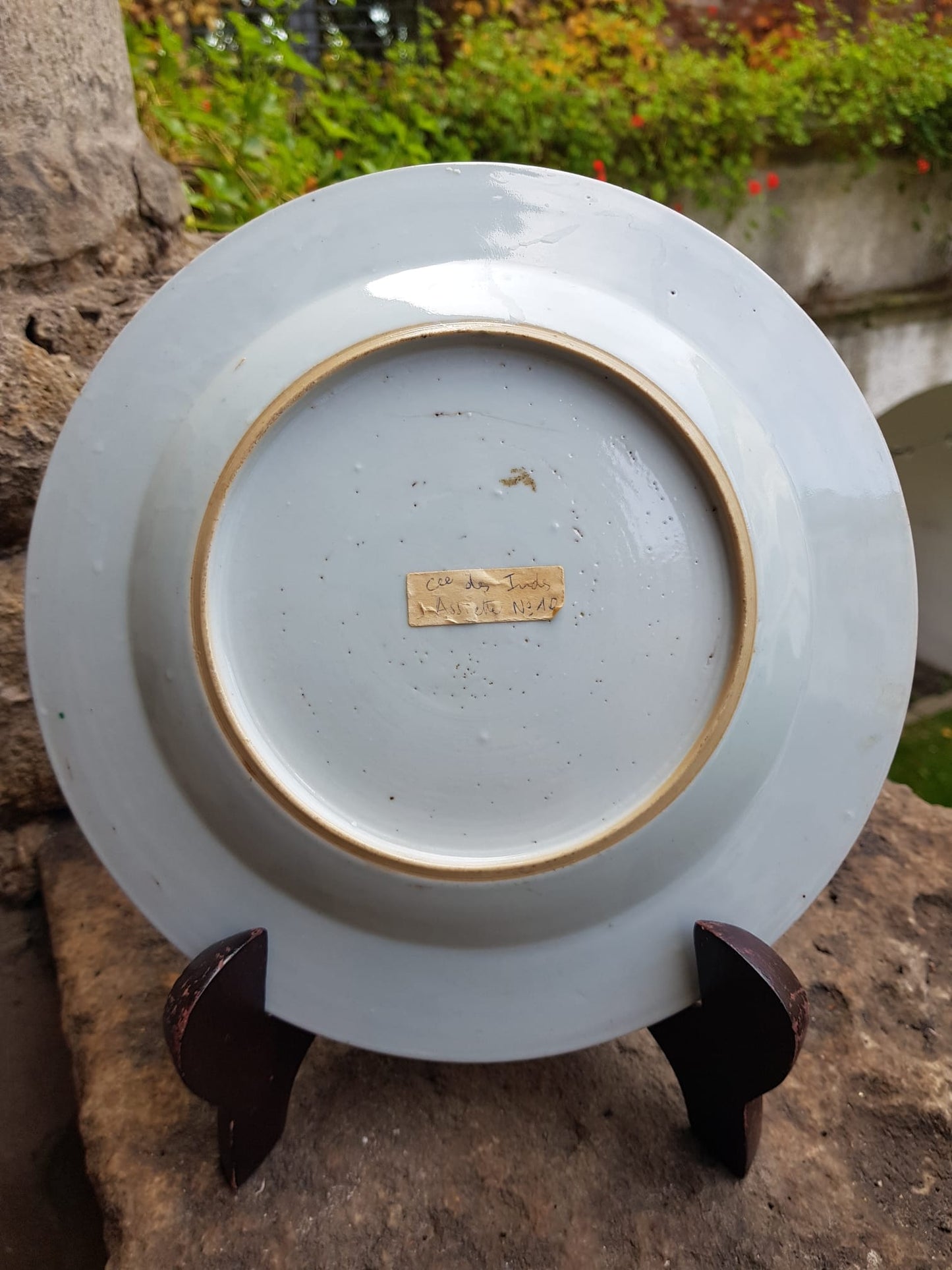 "Familie Rose" Decorative Porcelain Plate, Qianlong China 18th Century