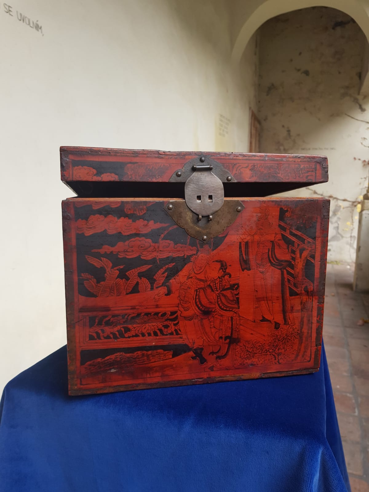 Chinese Antique Wooden Box, Qing Dynasty, 19th Century