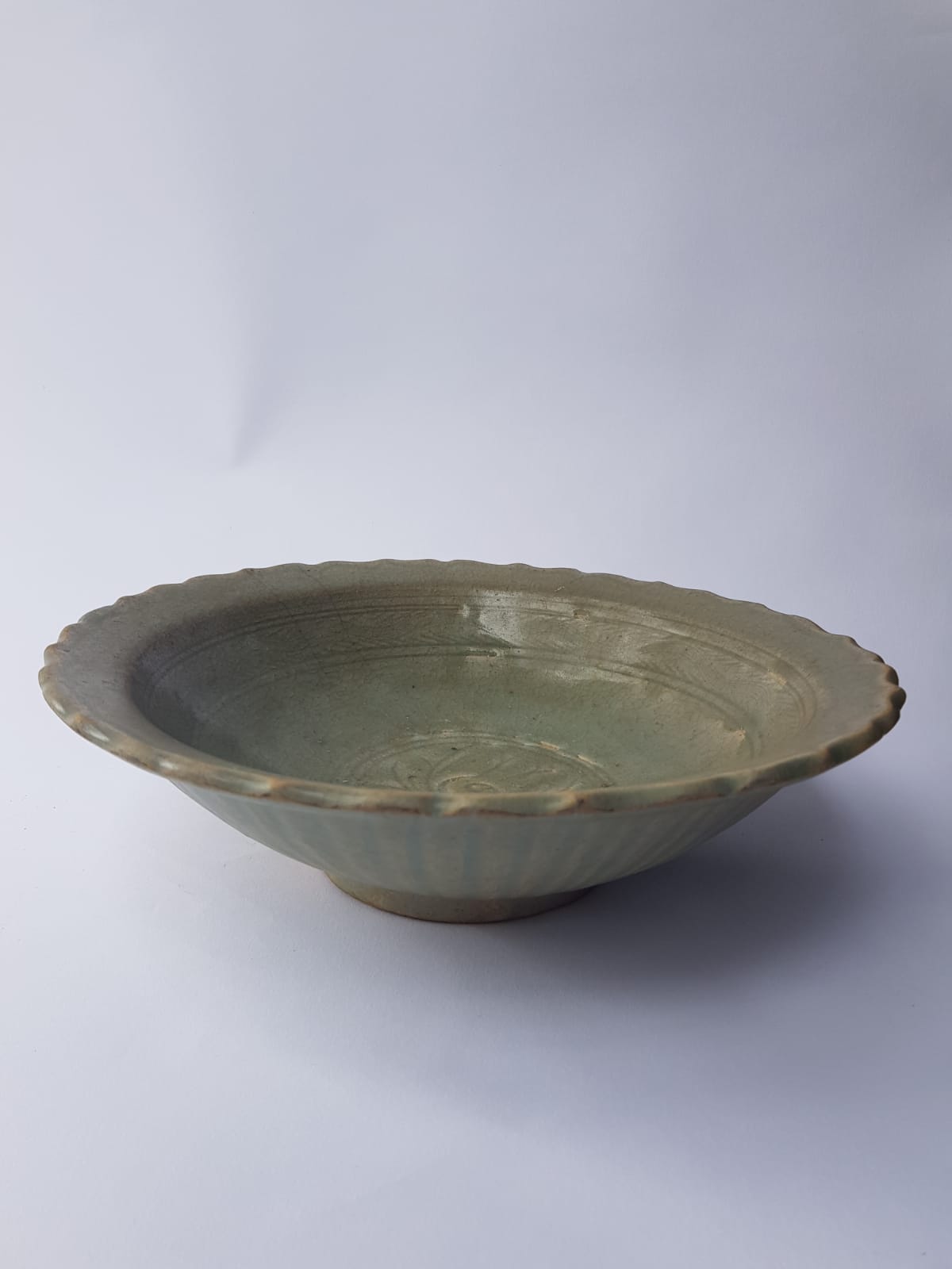 Antique Thai Sawankhalok Celadon Foliate Rim Dish (14th–16th Century)