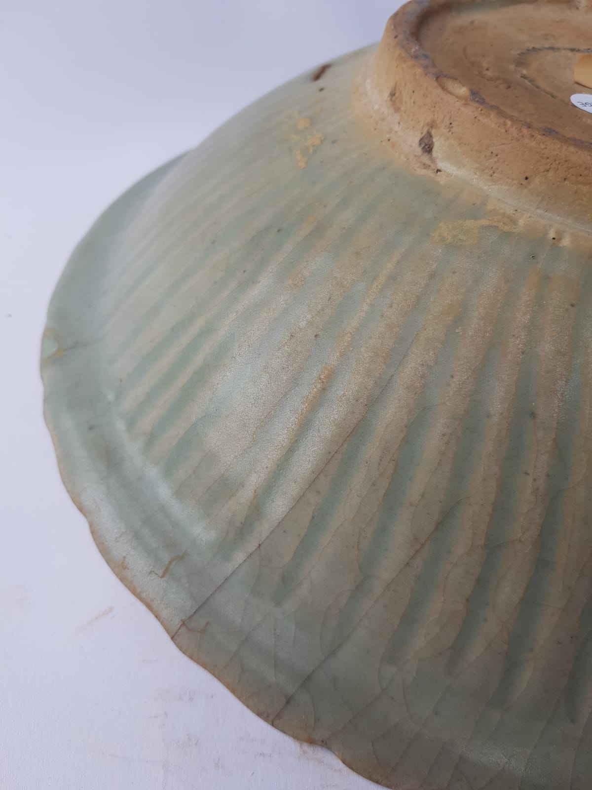 Antique Thai Sawankhalok Celadon Foliate Rim Dish (14th–16th Century)