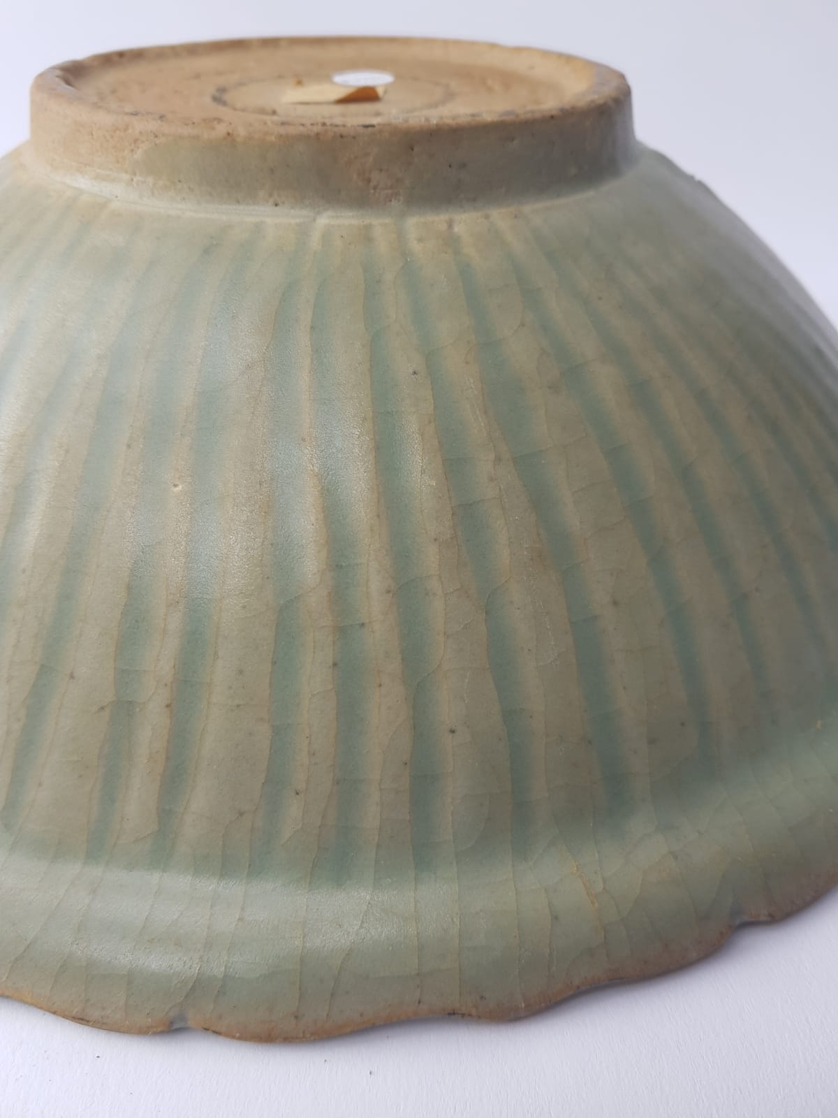 Antique Thai Sawankhalok Celadon Foliate Rim Dish (14th–16th Century)