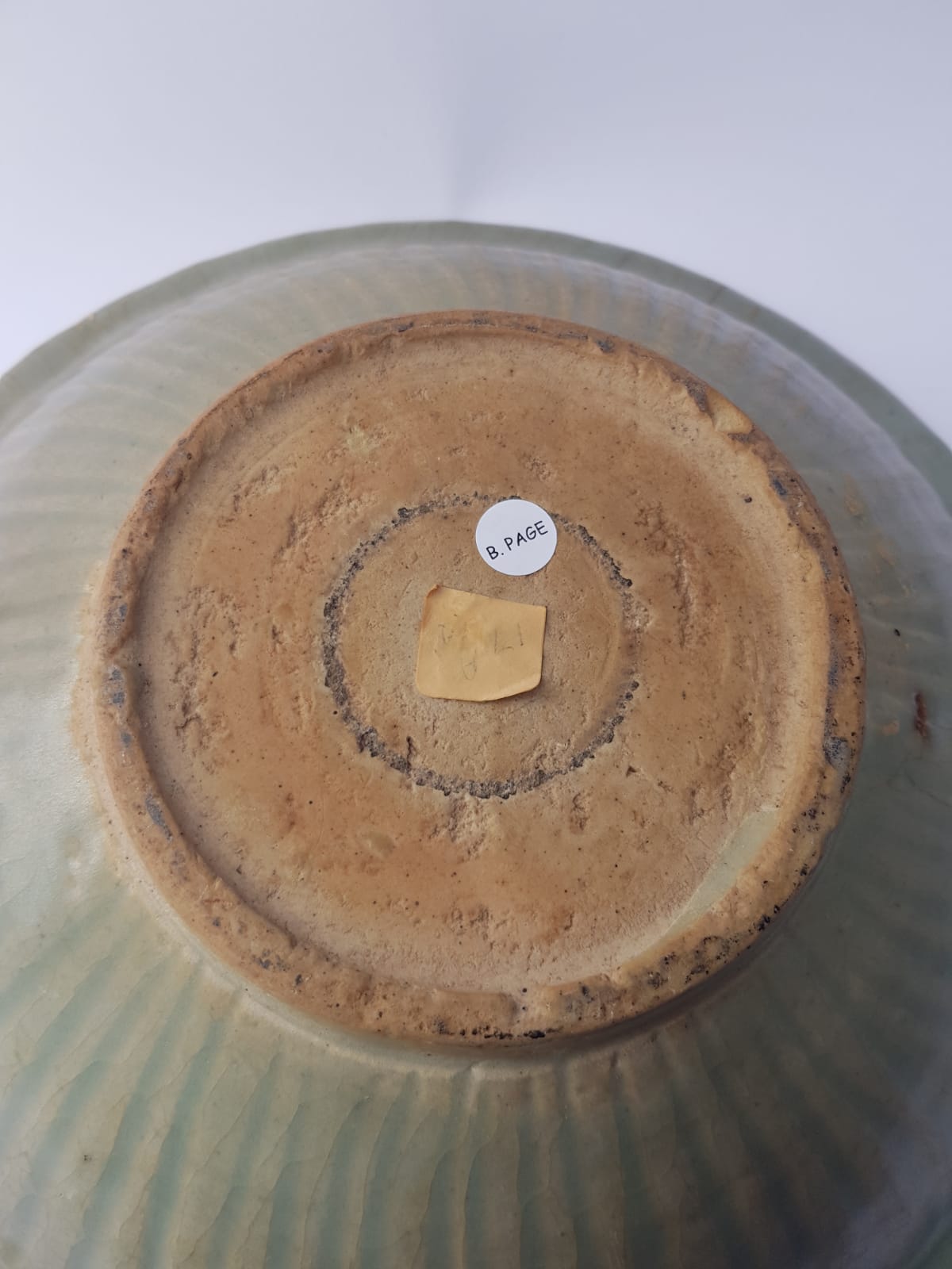 Antique Thai Sawankhalok Celadon Foliate Rim Dish (14th–16th Century)