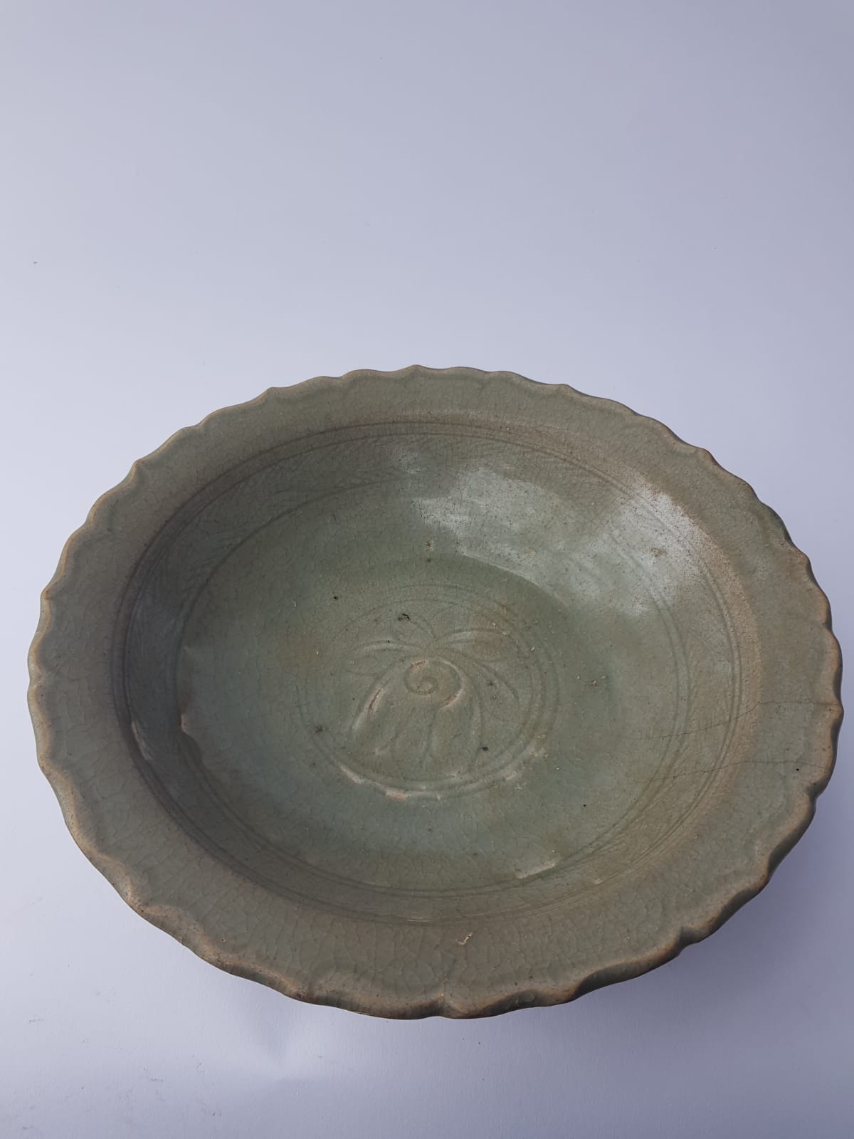 Antique Thai Sawankhalok Celadon Foliate Rim Dish (14th–16th Century)