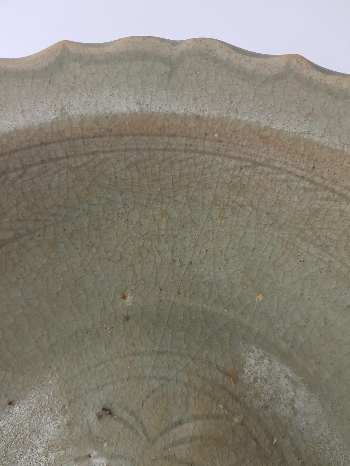 Antique Thai Sawankhalok Celadon Foliate Rim Dish (14th–16th Century)