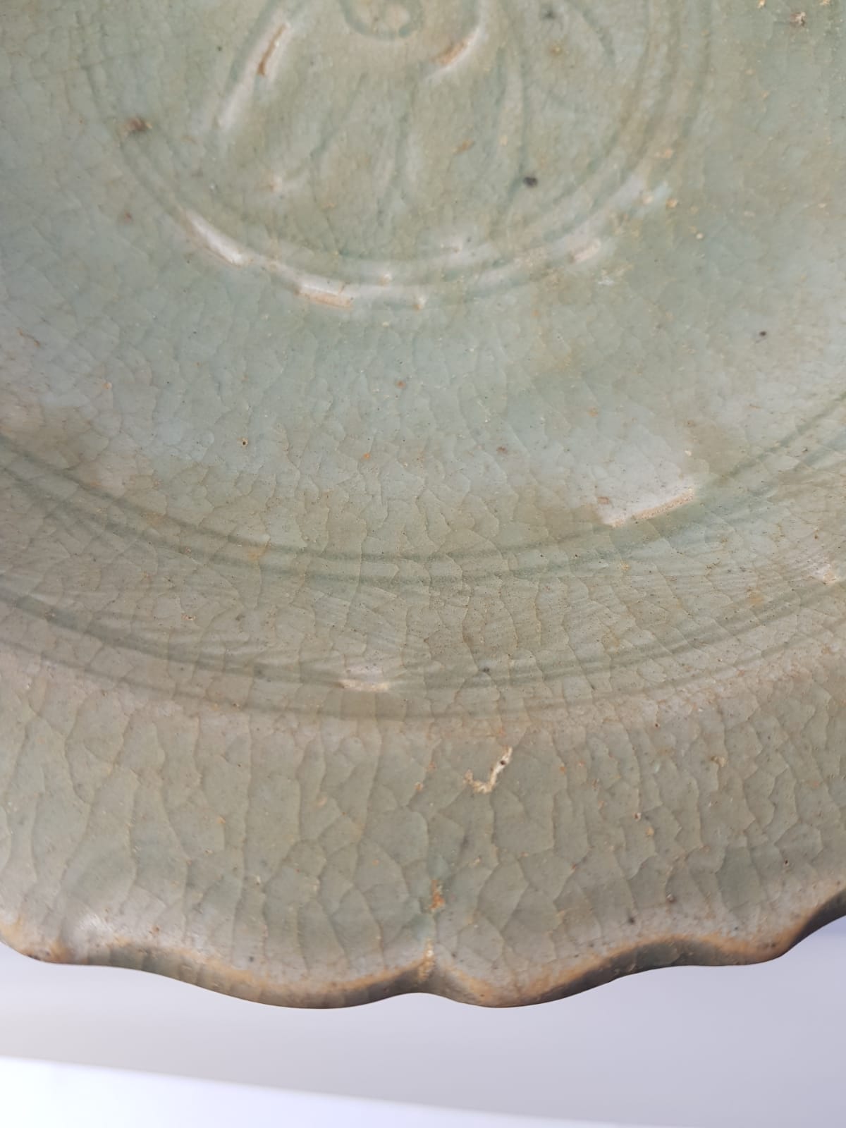 Antique Thai Sawankhalok Celadon Foliate Rim Dish (14th–16th Century)