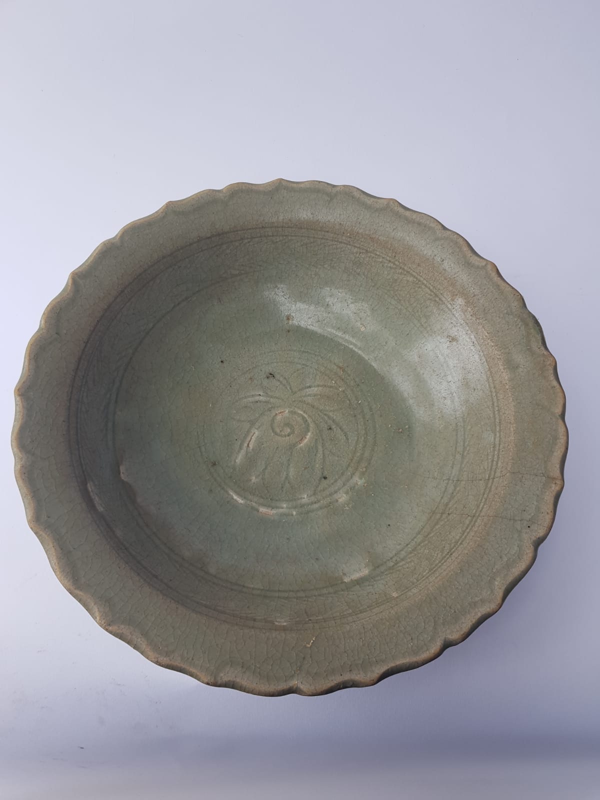Antique Thai Sawankhalok Celadon Foliate Rim Dish (14th–16th Century)