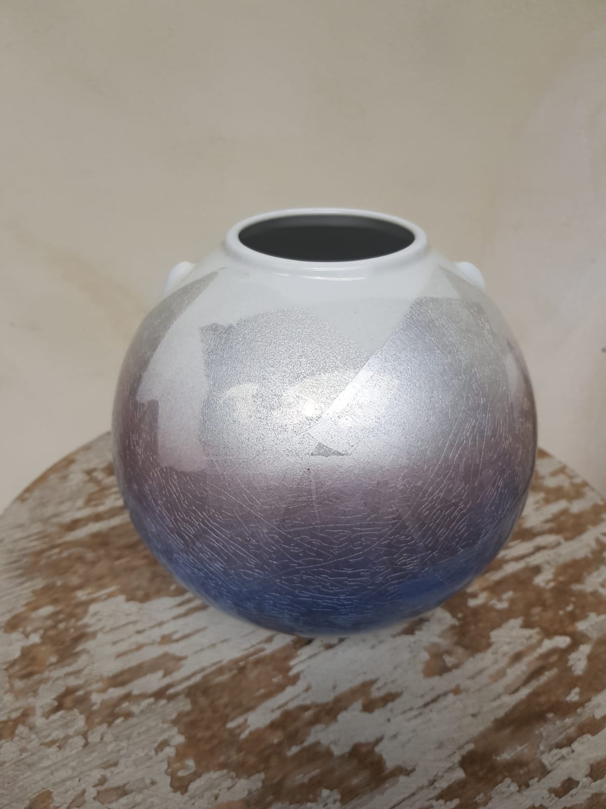Kutani Ware Yūri-ginsai Globular Vase