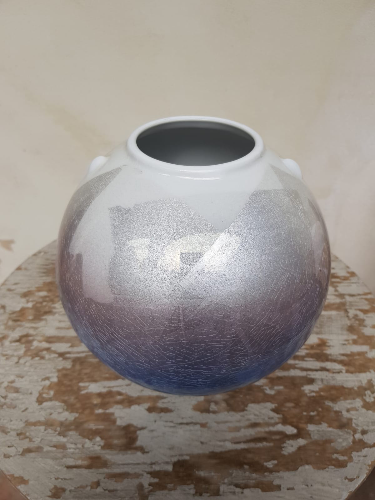 Kutani Ware Yūri-ginsai Globular Vase