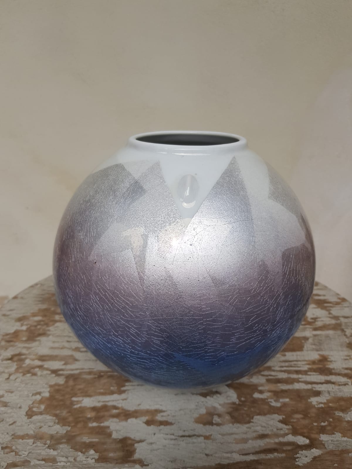 Kutani Ware Yūri-ginsai Globular Vase