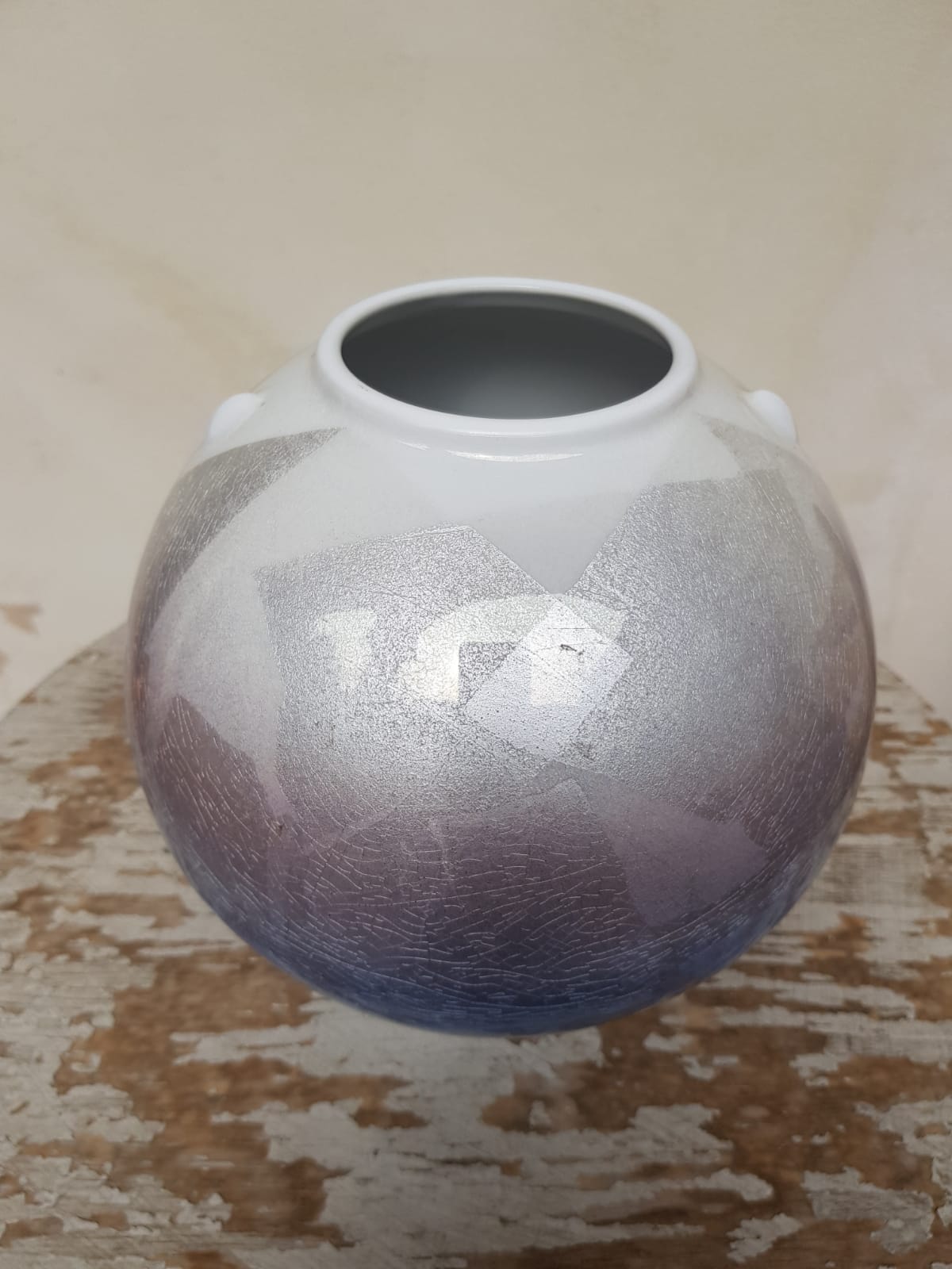 Kutani Ware Yūri-ginsai Globular Vase