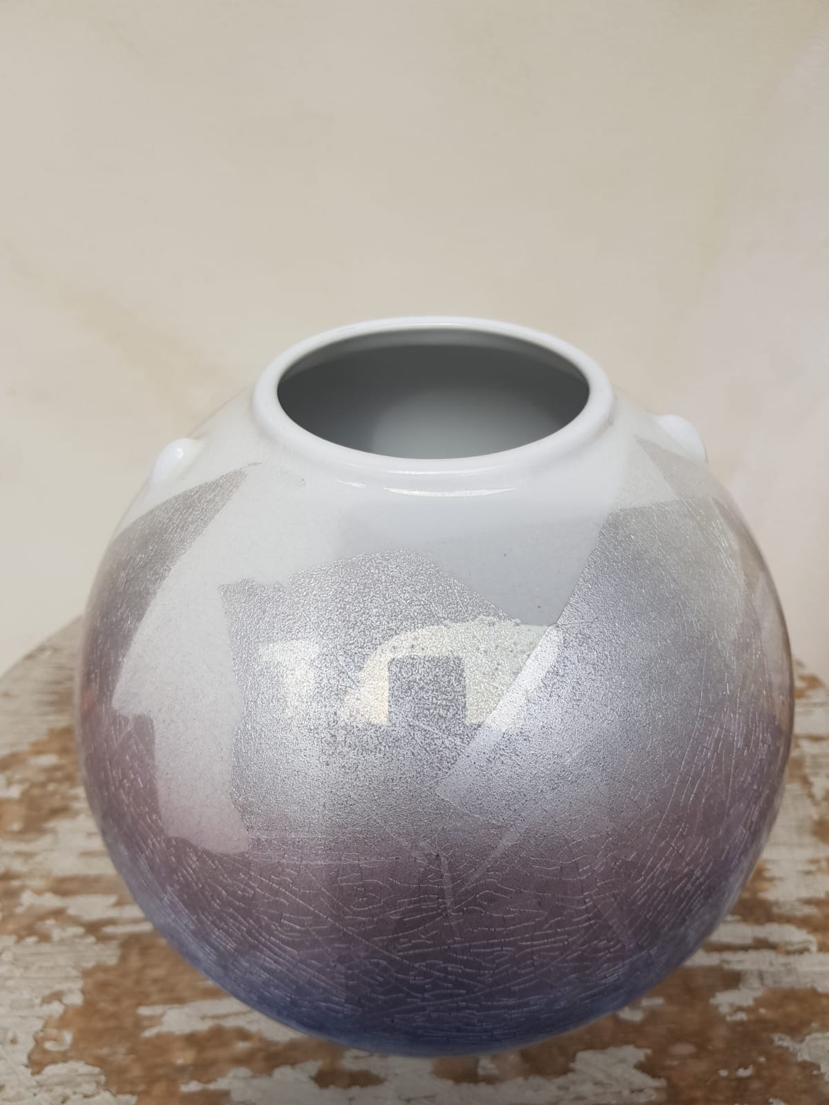 Kutani Ware Yūri-ginsai Globular Vase
