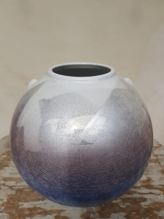 Kutani Ware Yūri-ginsai Globular Vase