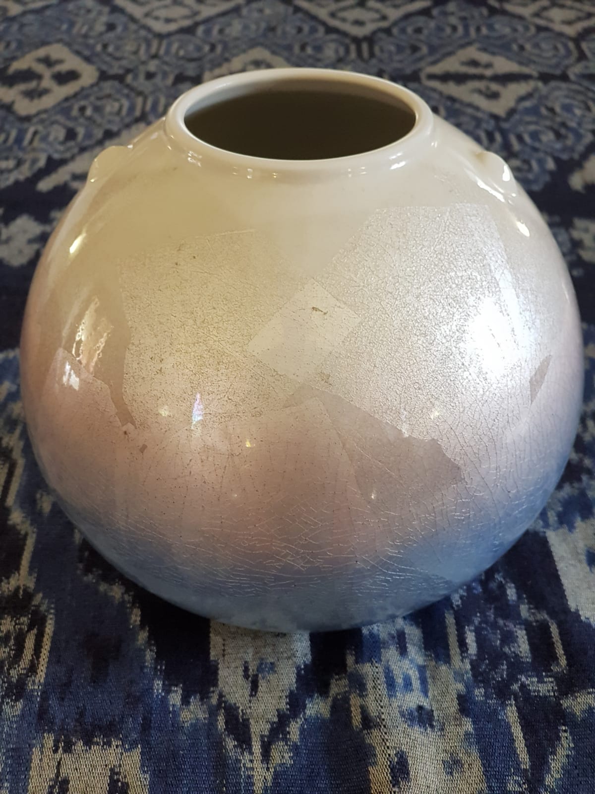 Kutani Ware Yūri-ginsai Globular Vase