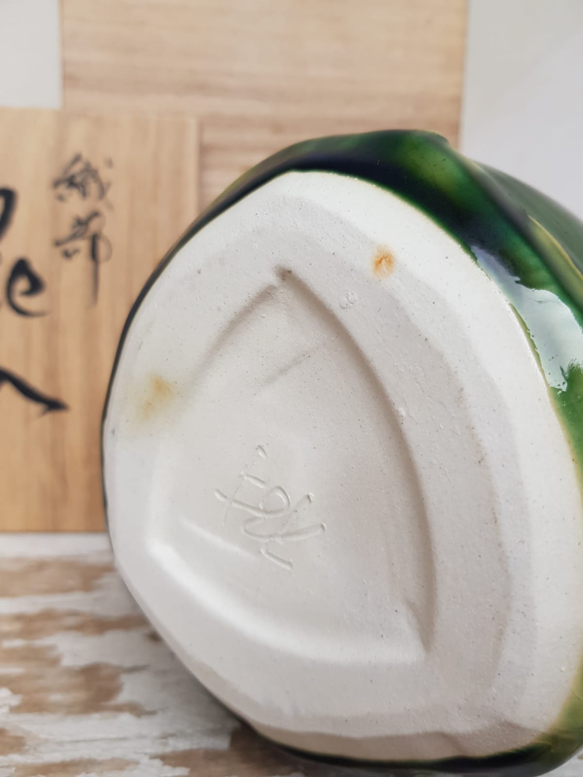 Japanese Oribe Ware Green Glaze Ceramic Flower Vase (Hanairi) with Signed Tomobako