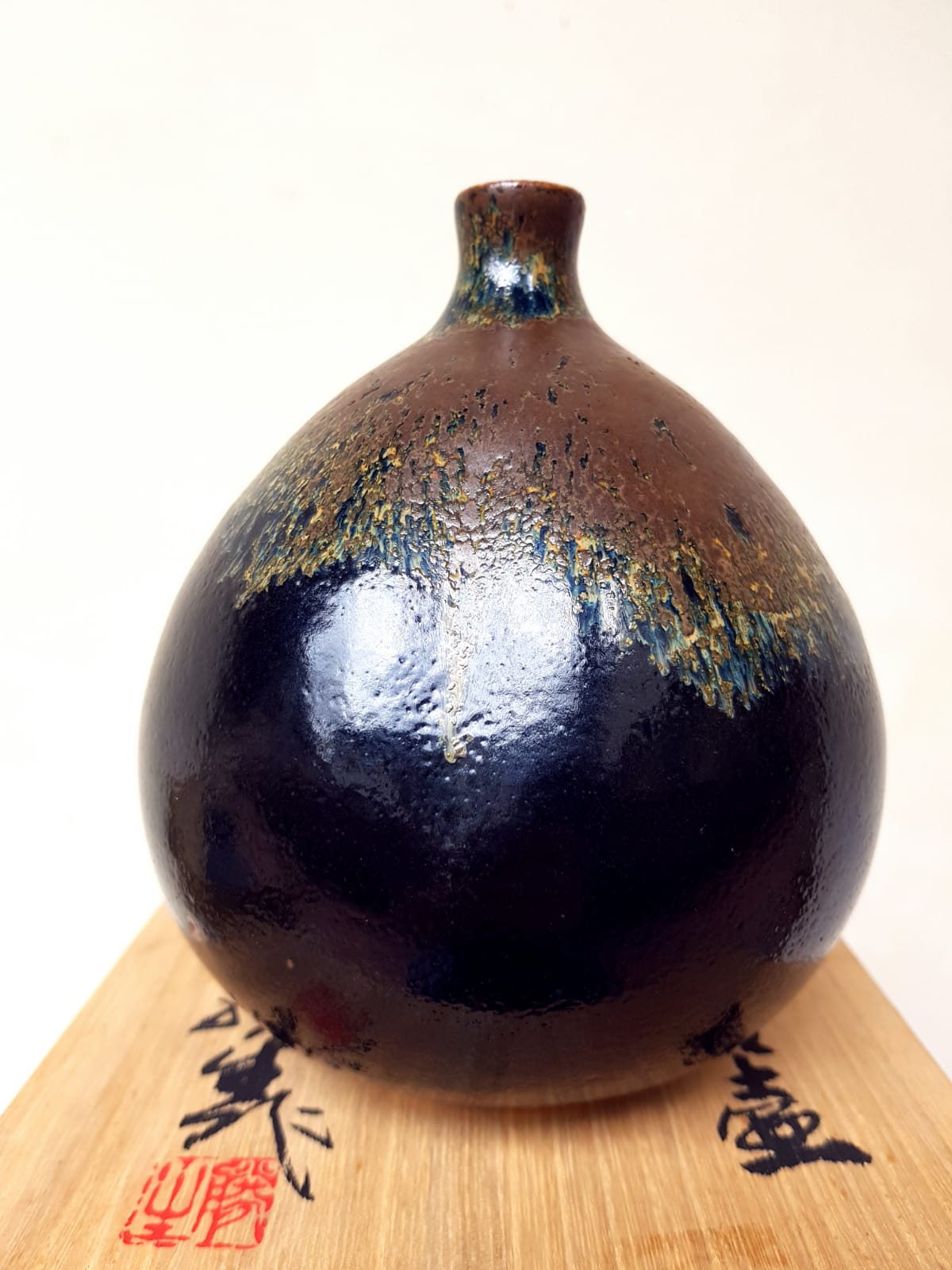 Japanese Tenmoku "Oil Spot" Sake Bottle (Tokkuri) by Kimura Morikazu