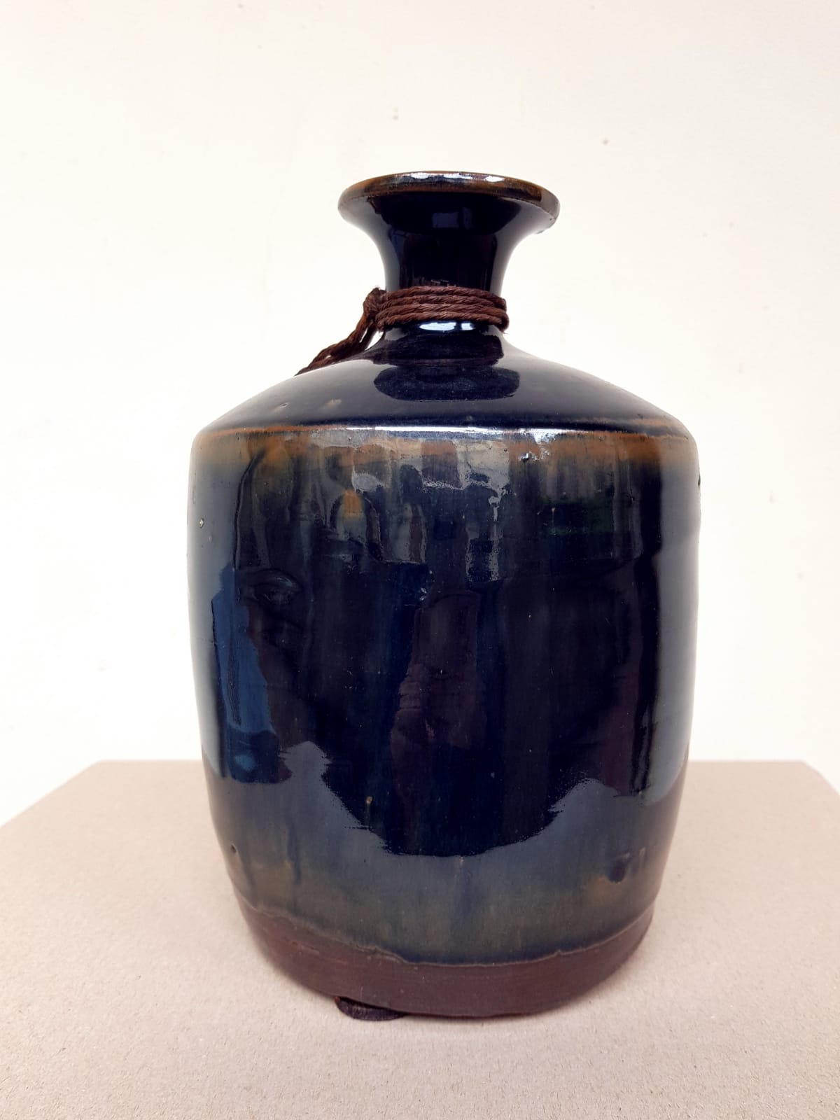 Japanese Glazed Stoneware Tokkuri (Sake Bottle), Meiji Period, late 19th Century