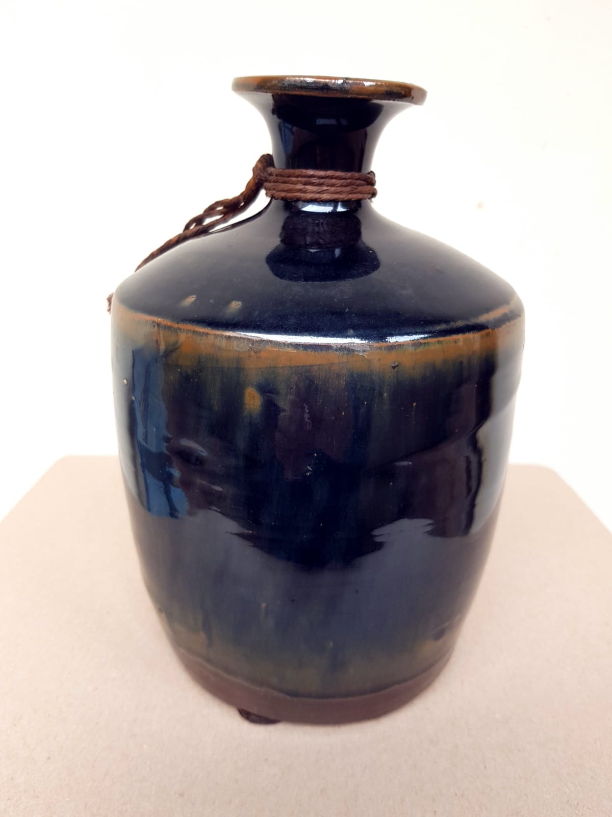 Japanese Glazed Stoneware Tokkuri (Sake Bottle), Meiji Period, late 19th Century