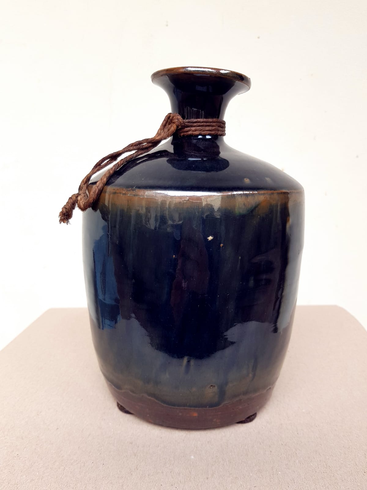Japanese Glazed Stoneware Tokkuri (Sake Bottle), Meiji Period, late 19th Century