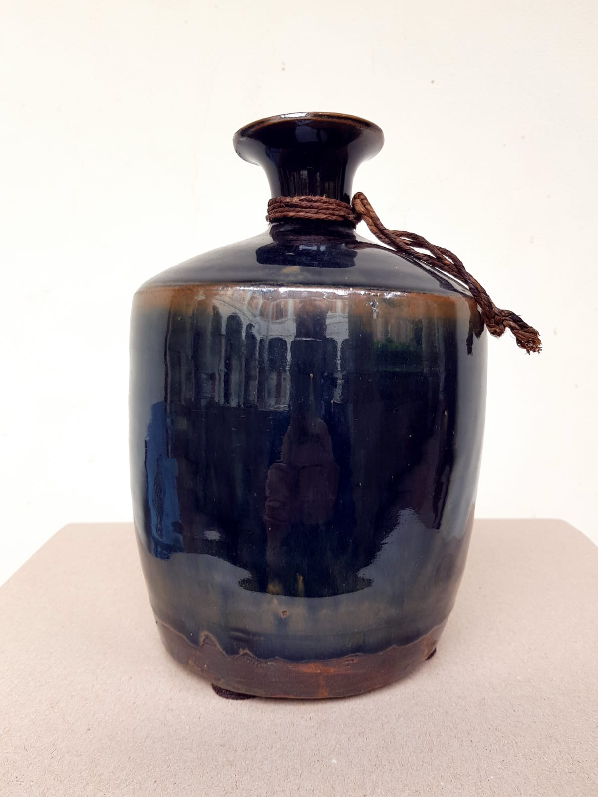 Japanese Glazed Stoneware Tokkuri (Sake Bottle), Meiji Period, late 19th Century