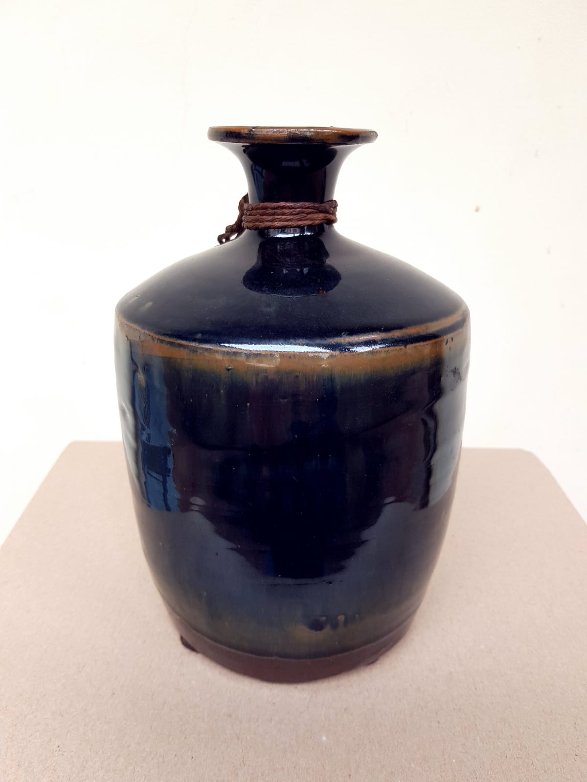 Japanese Glazed Stoneware Tokkuri (Sake Bottle), Meiji Period, late 19th Century