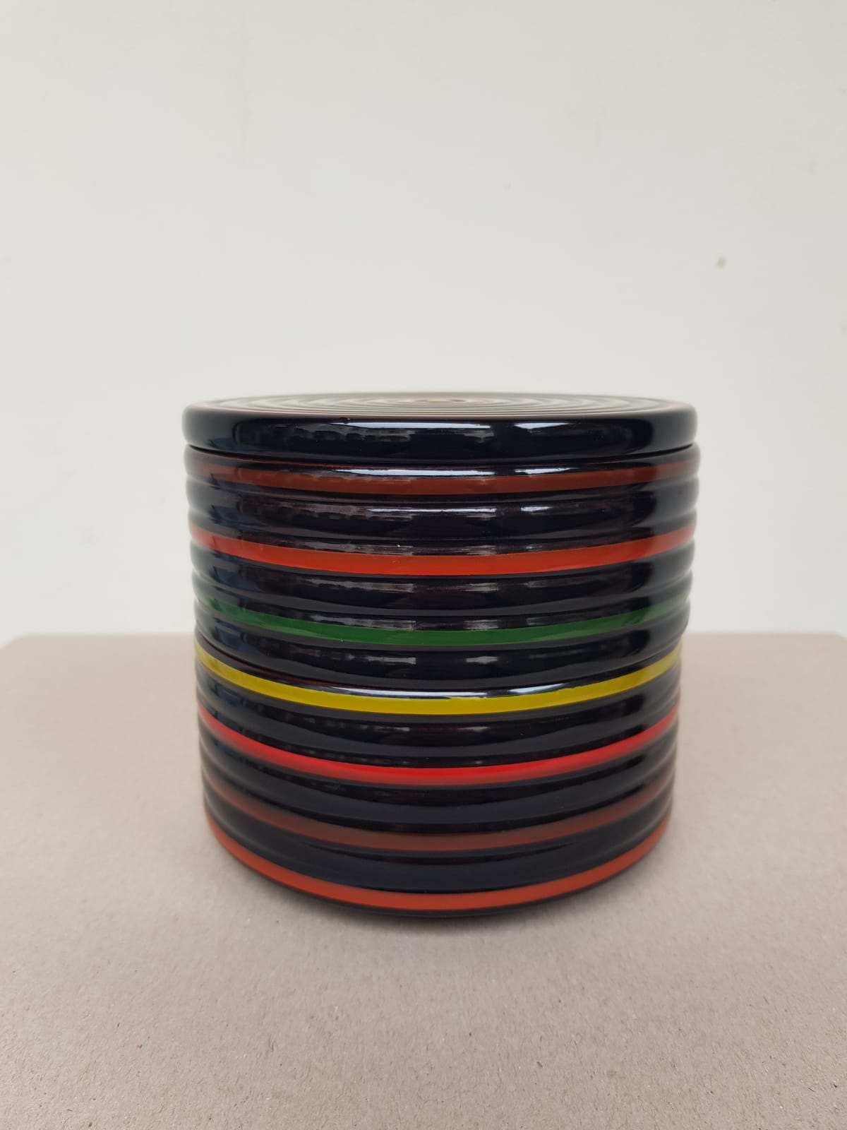 Antique Japanese Koma-nuri Lacquer Box – Traditional Spinning Top Motif , Signed Artis Studio Piece – Early 20th Century