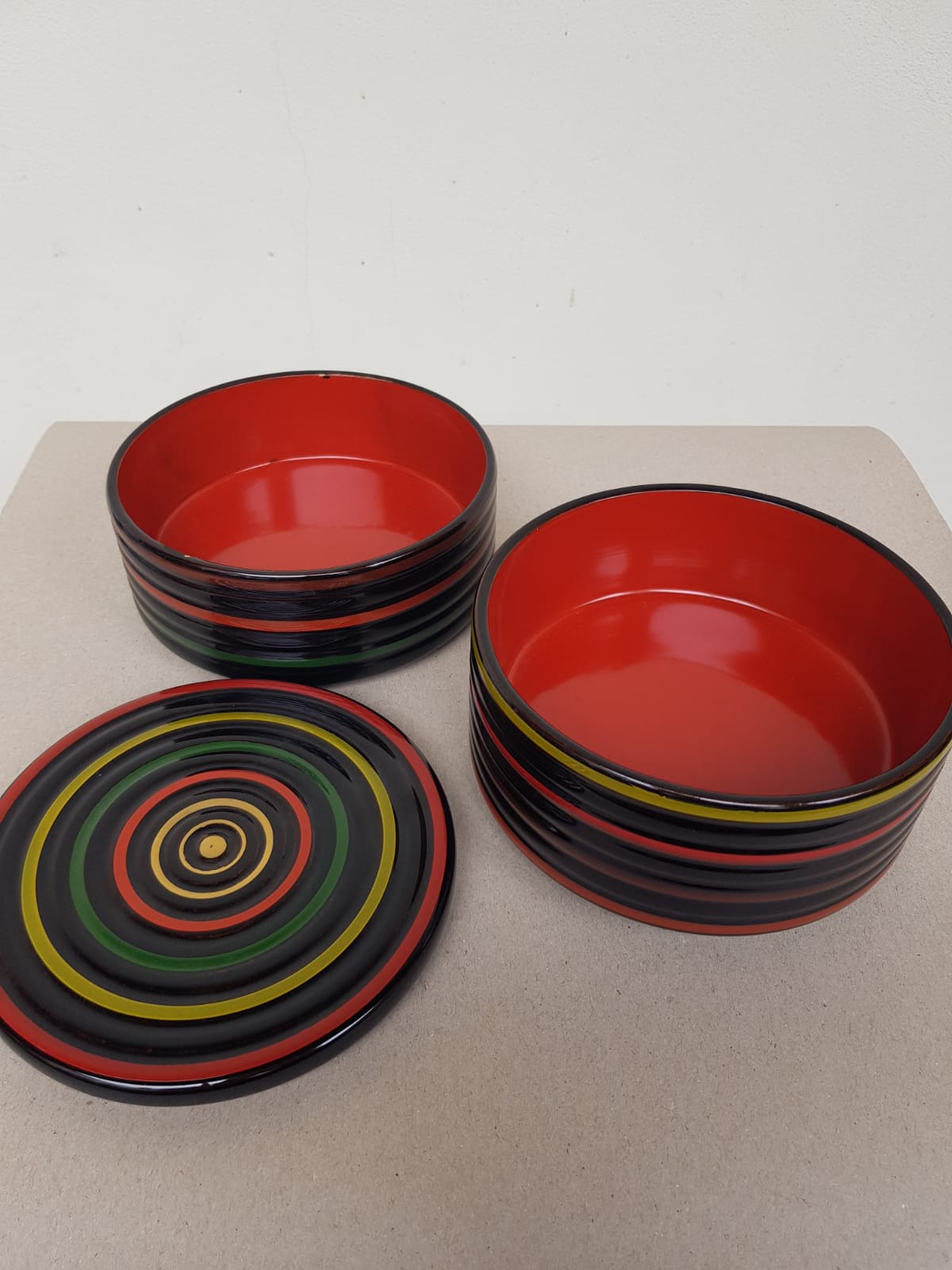 Antique Japanese Koma-nuri Lacquer Box – Traditional Spinning Top Motif , Signed Artis Studio Piece – Early 20th Century