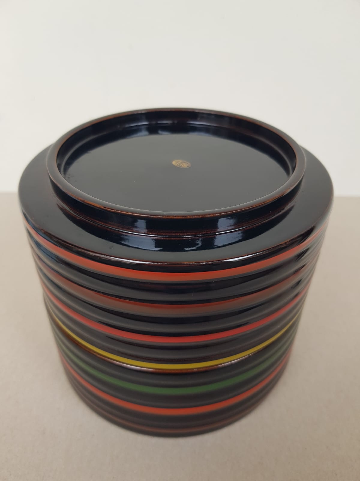Antique Japanese Koma-nuri Lacquer Box – Traditional Spinning Top Motif , Signed Artis Studio Piece – Early 20th Century