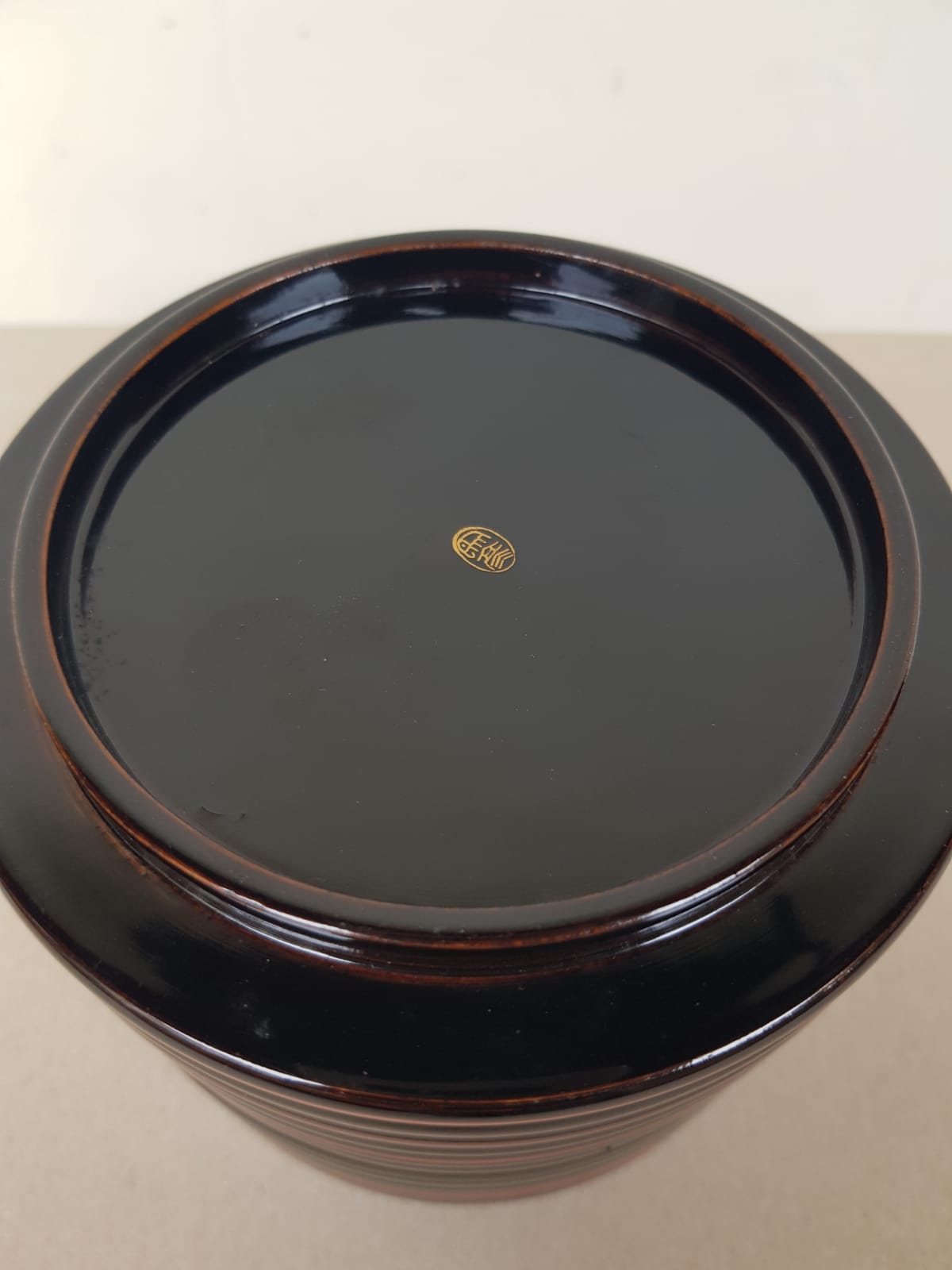 Antique Japanese Koma-nuri Lacquer Box – Traditional Spinning Top Motif , Signed Artis Studio Piece – Early 20th Century