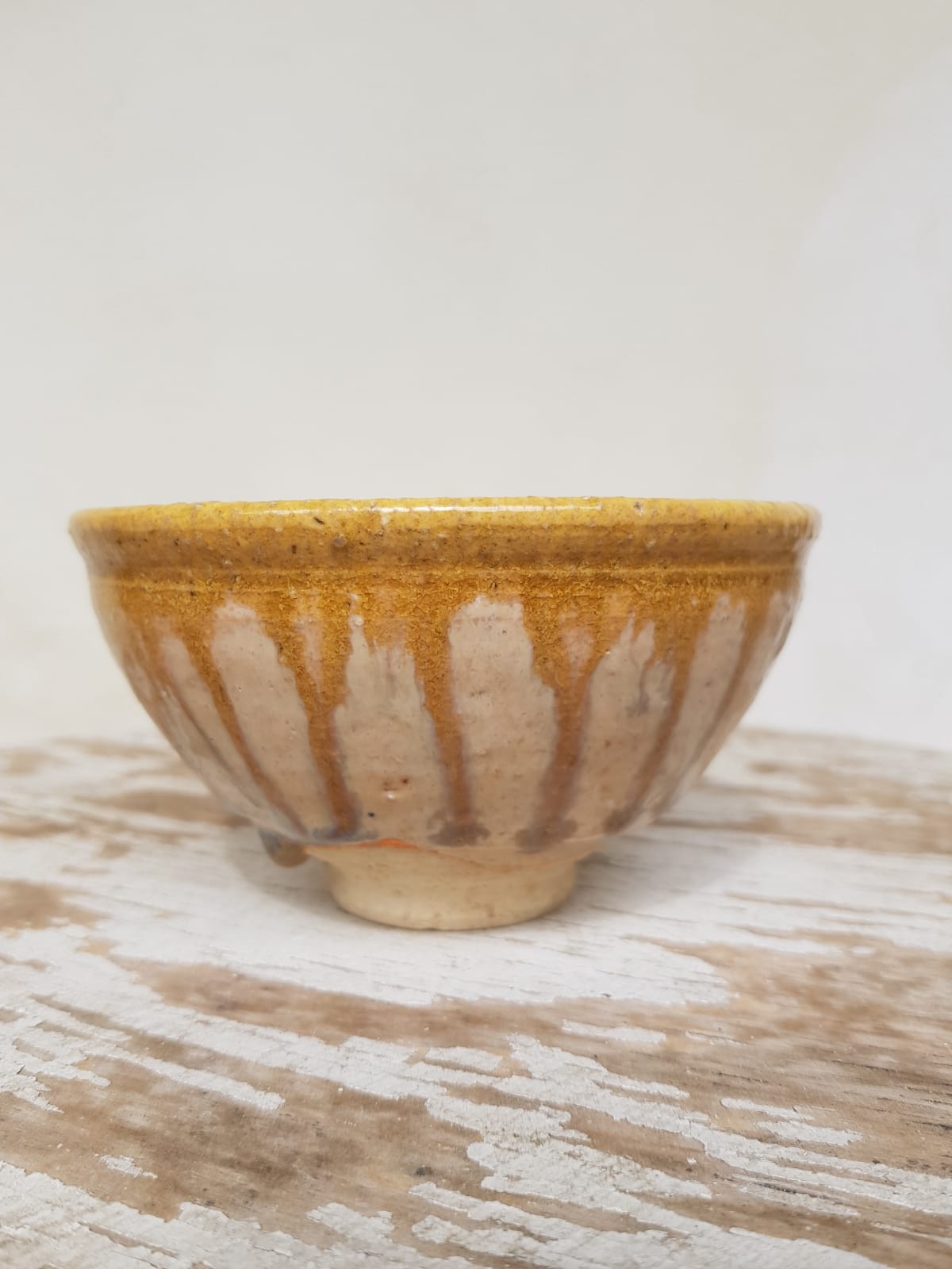 Antique Japanese Chawan – Hand-Decorated Sgraffito Tea Bowl with Amber Drip Glaze, mid 20th Century