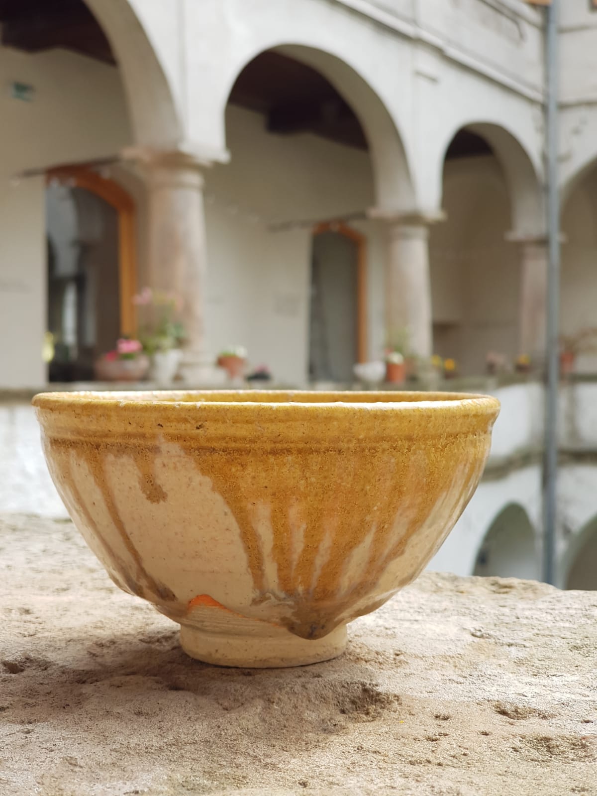 Antique Japanese Chawan – Hand-Decorated Sgraffito Tea Bowl with Amber Drip Glaze, mid 20th Century