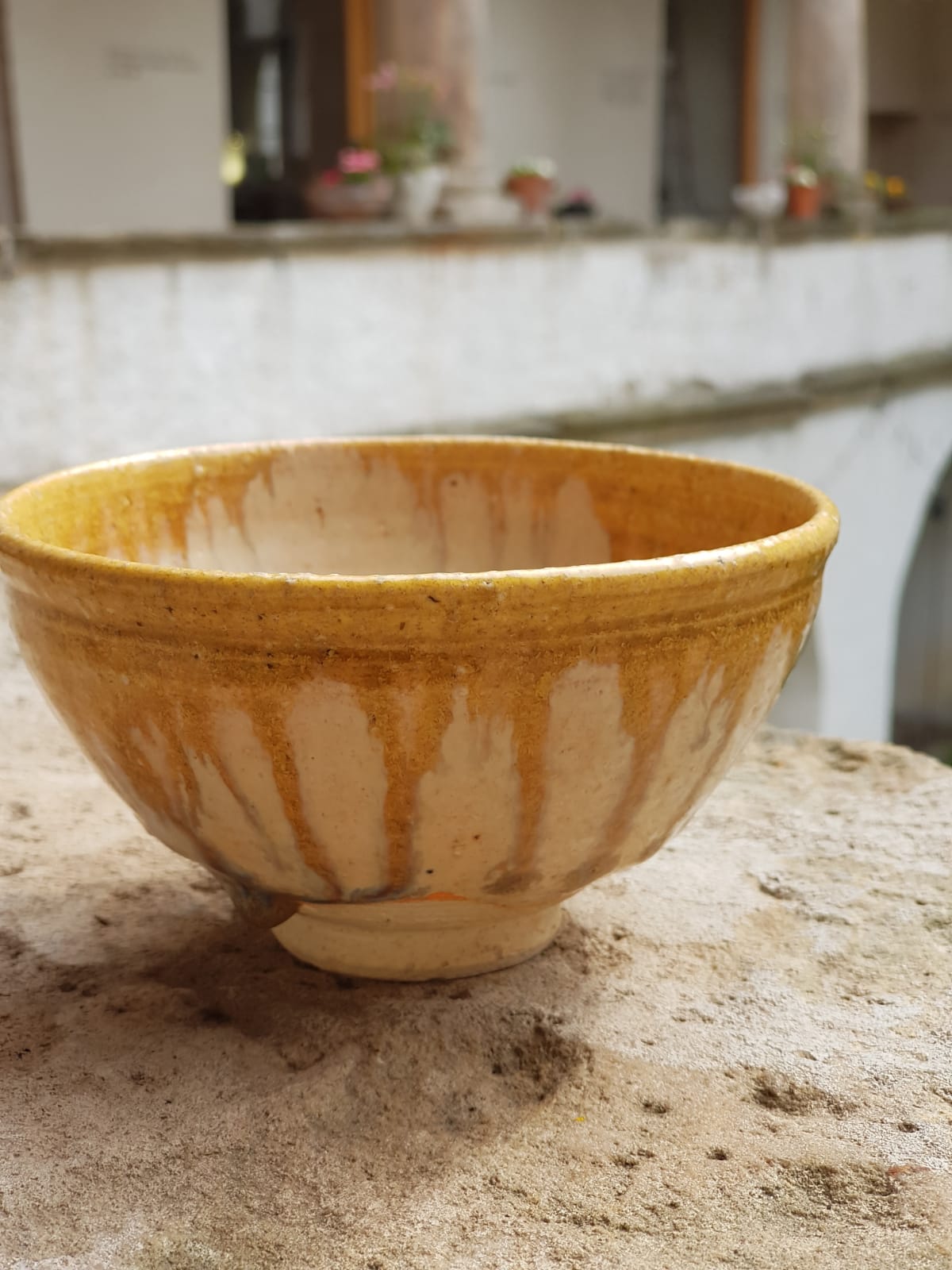 Antique Japanese Chawan – Hand-Decorated Sgraffito Tea Bowl with Amber Drip Glaze, mid 20th Century